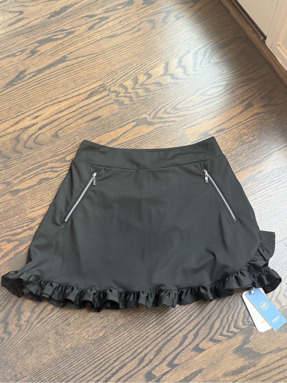 NWT Acesgolf Ruffled Hem Black Active Skort with Zip Pockets Snall